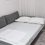 Vaso Apartment, Qerret 아파트 골렘