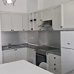 Vaso Apartment, Qerret 골렘