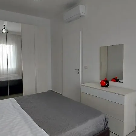 Vaso Apartment, Qerret ゴーレム