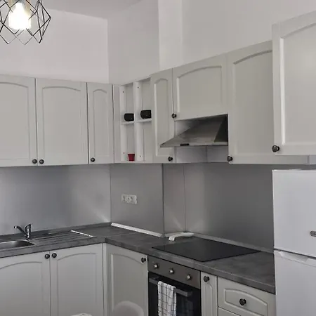 アパート Vaso Apartment, Qerret