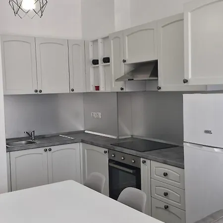 Vaso Apartment, Qerret ゴーレム