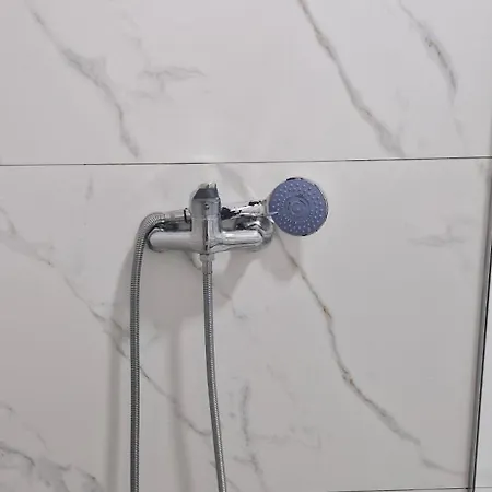 アパート Vaso Apartment, Qerret ゴーレム