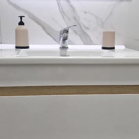 Vaso Apartment, Qerret * Golem (Tirana)